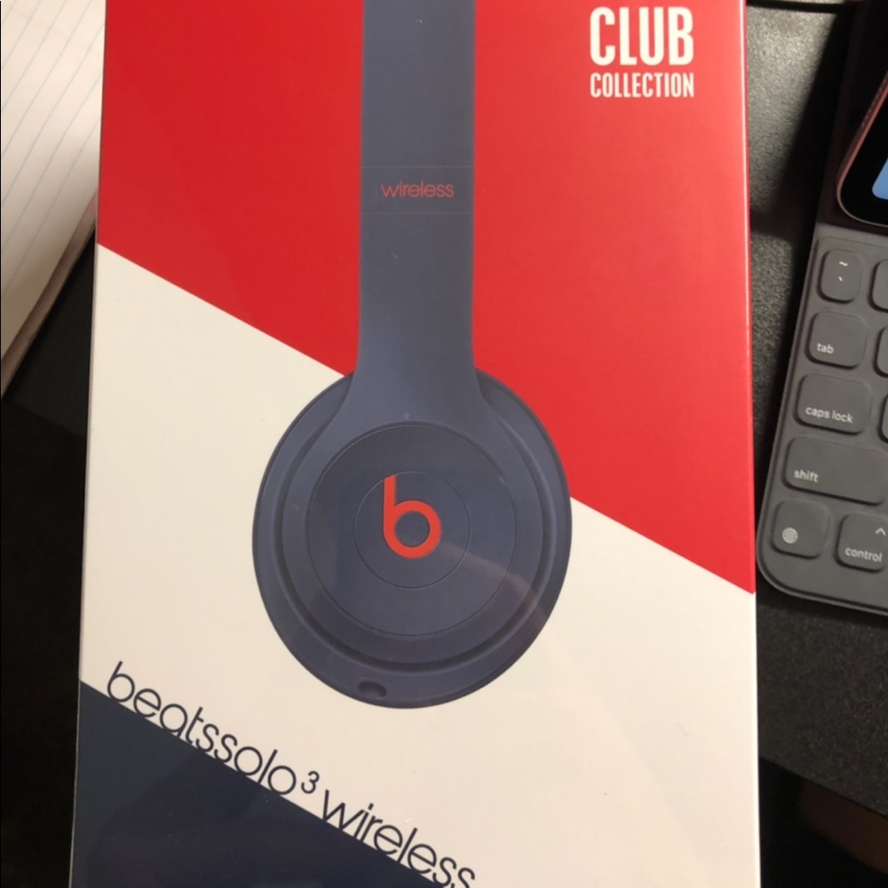Beats Solo3 Wireless on the ear headphones